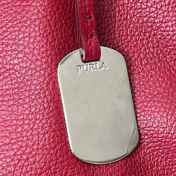 Furla Blood Red Vintage Carmen Leather Shoulder Bag Purse 🌺🌺 - Picture 3 of 11